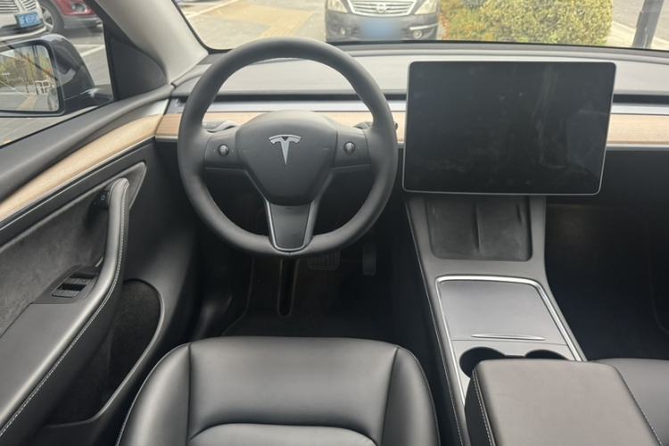 Used Tesla Model Y 2021 Long-Range All-Wheel-Drive Version