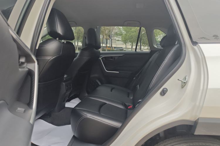 Used Toyota RAV4 2023 2.0L CVT Two-Wheel Drive Urban Edition Interior 3