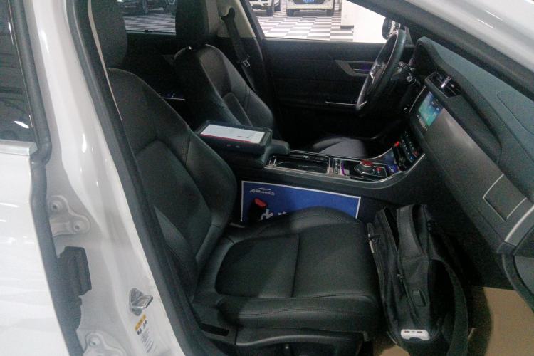 Used Jaguar XFL 2020 XFL 2.0T P200 Two-Wheel-Drive Elite Edition Right Front Seat