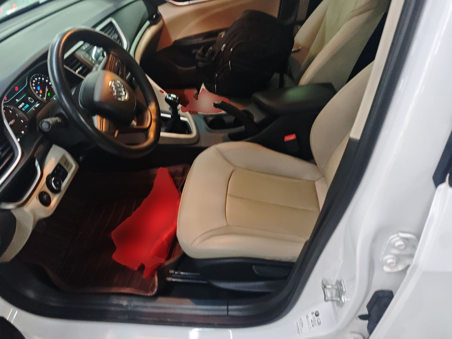 المقاعد الأمامية داخل السيارة