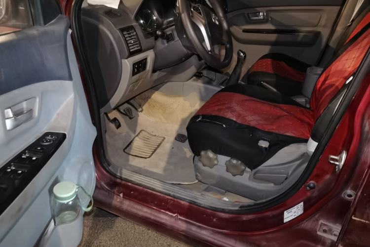 Used BAIC Weiwang M20 2014 1.5L Luxury Version BJ415B Driver Seat