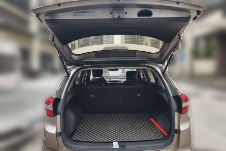 Used Hyundai ix25 2015 1.6L Automatic Two-Wheel-Drive Deluxe DLX Model
