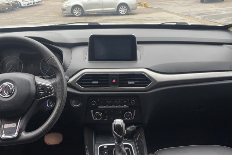 Used Dongfeng Fengon S560 2018 1.8L CVT Elite Model 5 Seats Audio And AC Panel