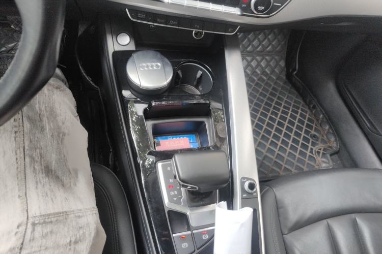 Used Audi A5 2021 Sportback 40 TFSI Stylish and Elegant Model Gear Lever