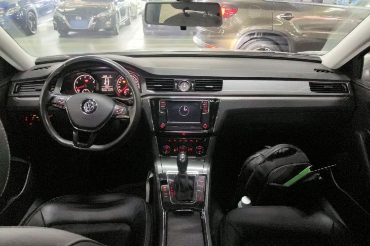 Used Volkswagen Passat 2016 330TSI DSG Luxury Edition Center Console