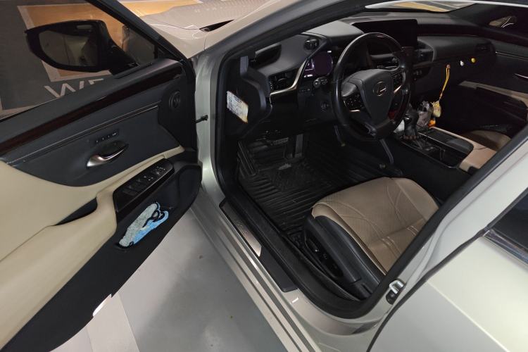 Used Lexus ES 2018 300h Premium Edition China V Standard
