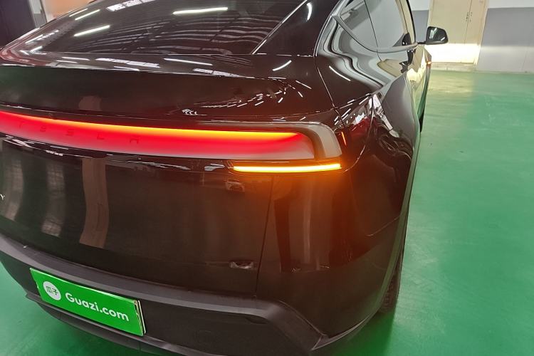 Used Tesla Model Y 2025 Rear-Wheel-Drive Version