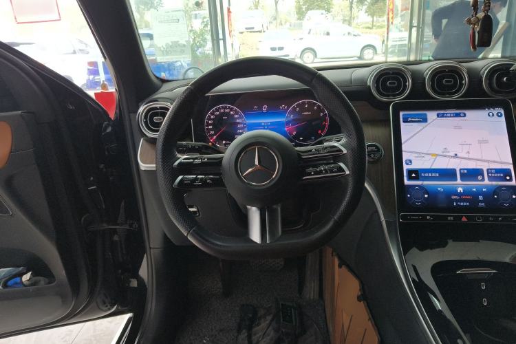 Used Mercedes-Benz GLC 2024 Refreshed GLC 300 L 4MATIC Dynamic Version 5 Seats