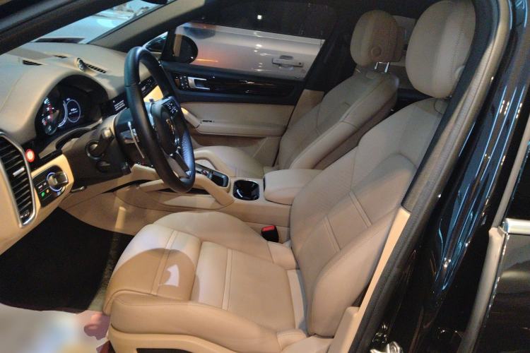 Used Porsche Cayenne E-Hybrid 2022 Cayenne E-Hybrid 2.0T Platinum Edition Left Front Seat