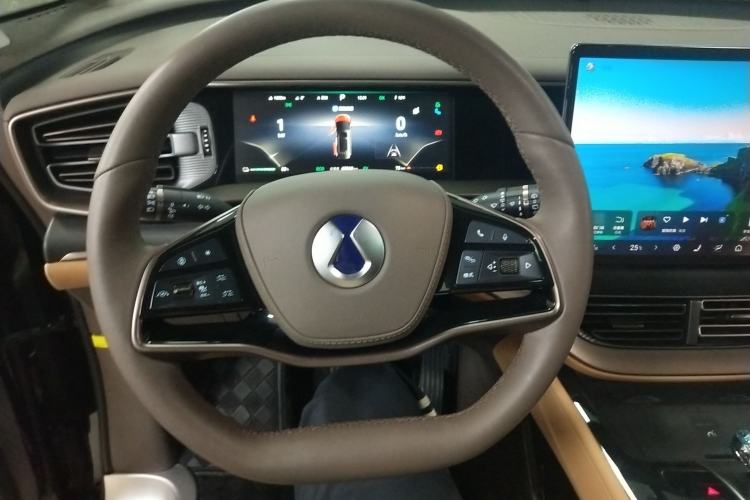 Used Denza D9 2022 DM-i 970 Four-Wheel Drive Flagship Model Steering Wheel