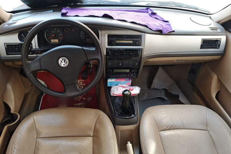 Used Volkswagen Santana Vista 2008 1.8L Manual Comfort Edition Center Console