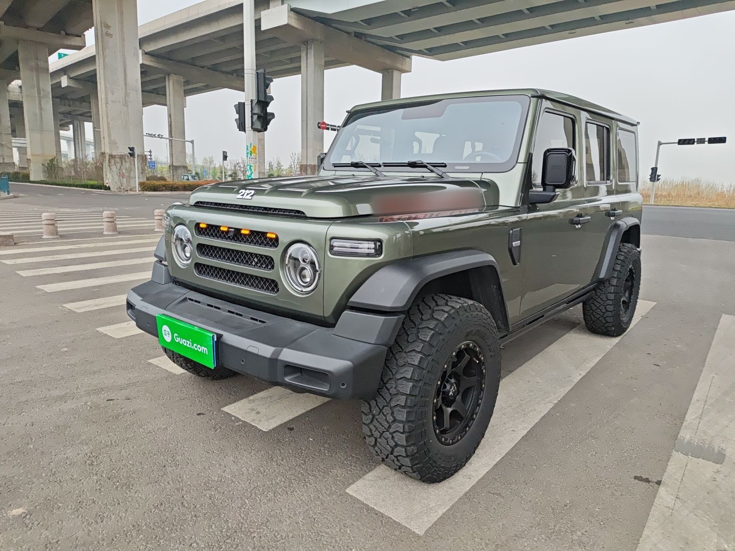 تحت مقدمة السيارة