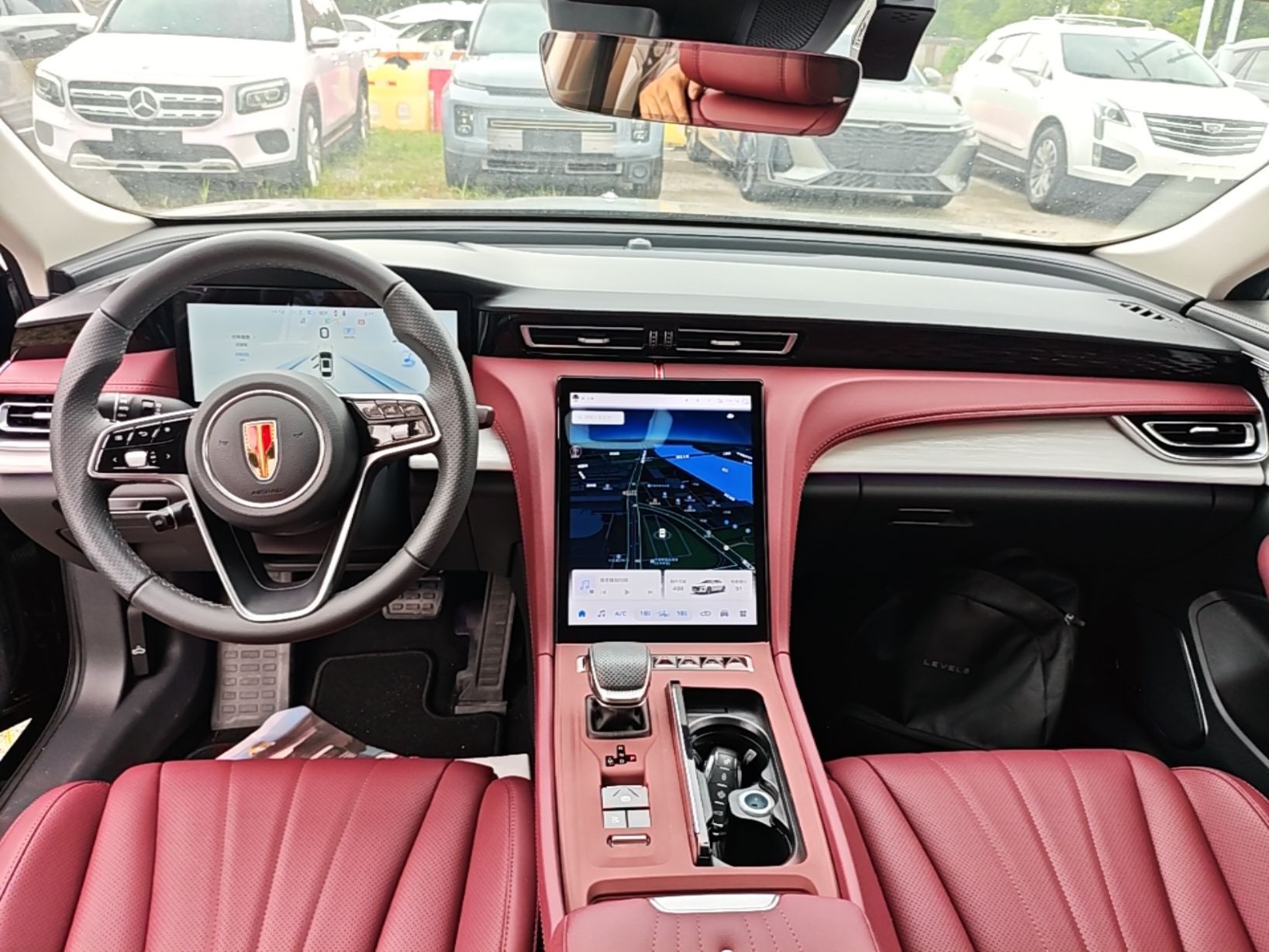 Hongqi H5 2025 2.0T Automatic Flag Edition – 500 000 Units Commemorative Version — снимка 12