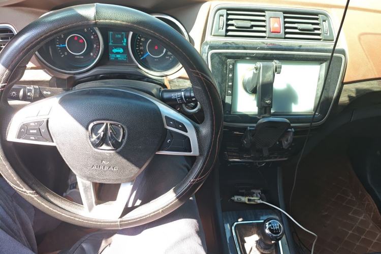 Used BAIC Weiwang S50 2016 1.5T Manual Joyful Premium Edition Center Console