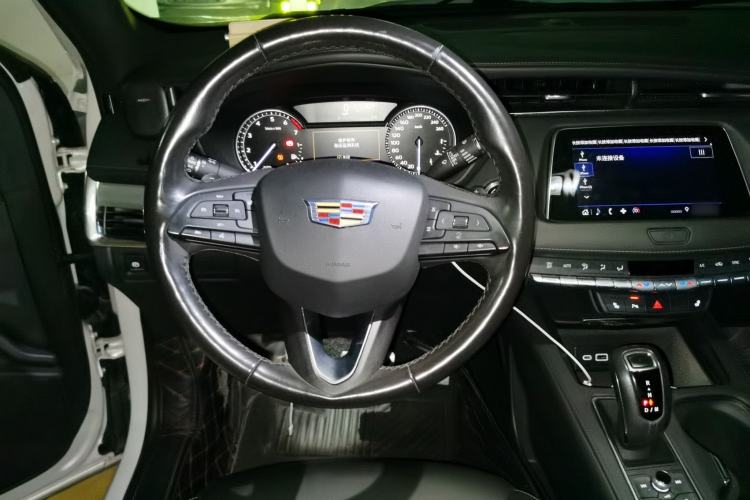 Used Cadillac XT4 2018 28T Two-Wheel-Drive Luxury Model
