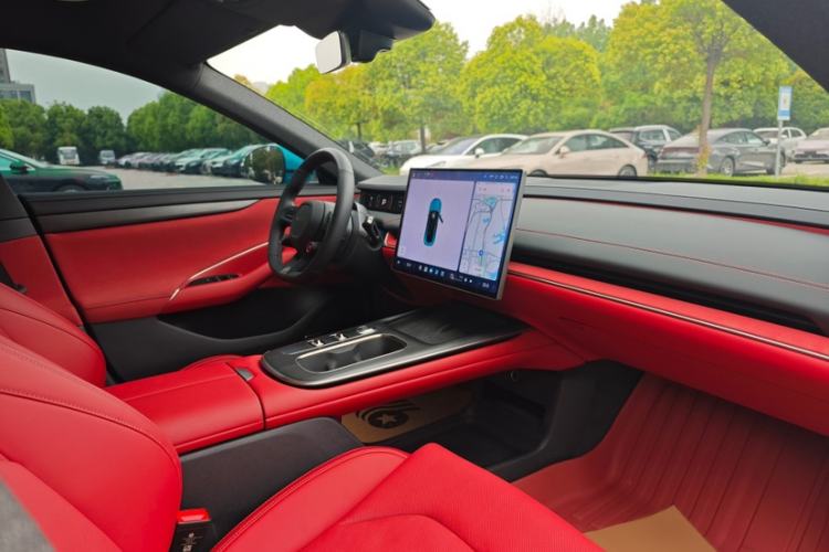 Used Xiaomi Auto SU7 2024 Rear-Drive Long-Range Intelligent Driving Version Interior 4