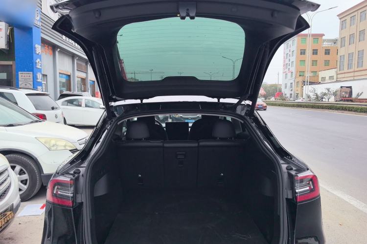 Used Tesla Model Y 2021 Standard Range Rear-Wheel Drive Version Trunk