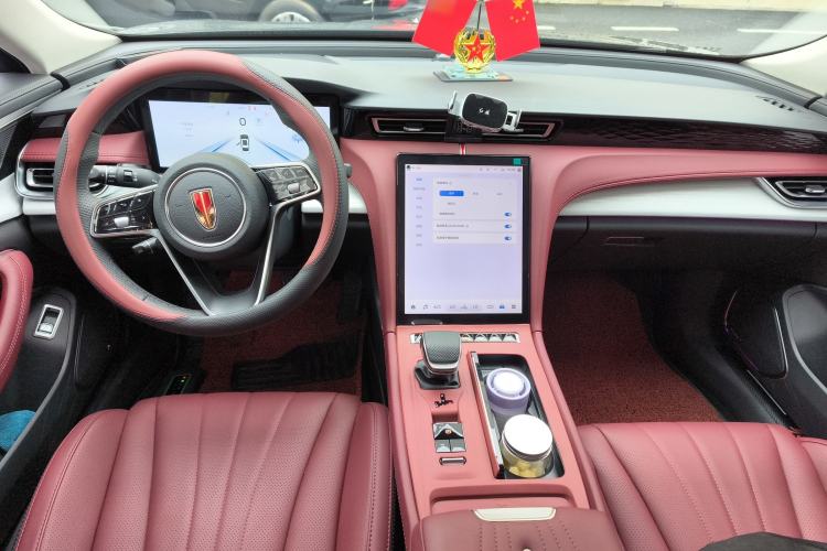 Used Hongqi H5 2025 2.0T Automatic Flag Edition – 500 000 Units Commemorative Version Center Console