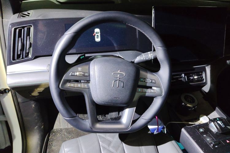 Used BYD Song L DM-i 2025 Intelligent Driving Version 160 km Beyond-Range Type Steering Wheel