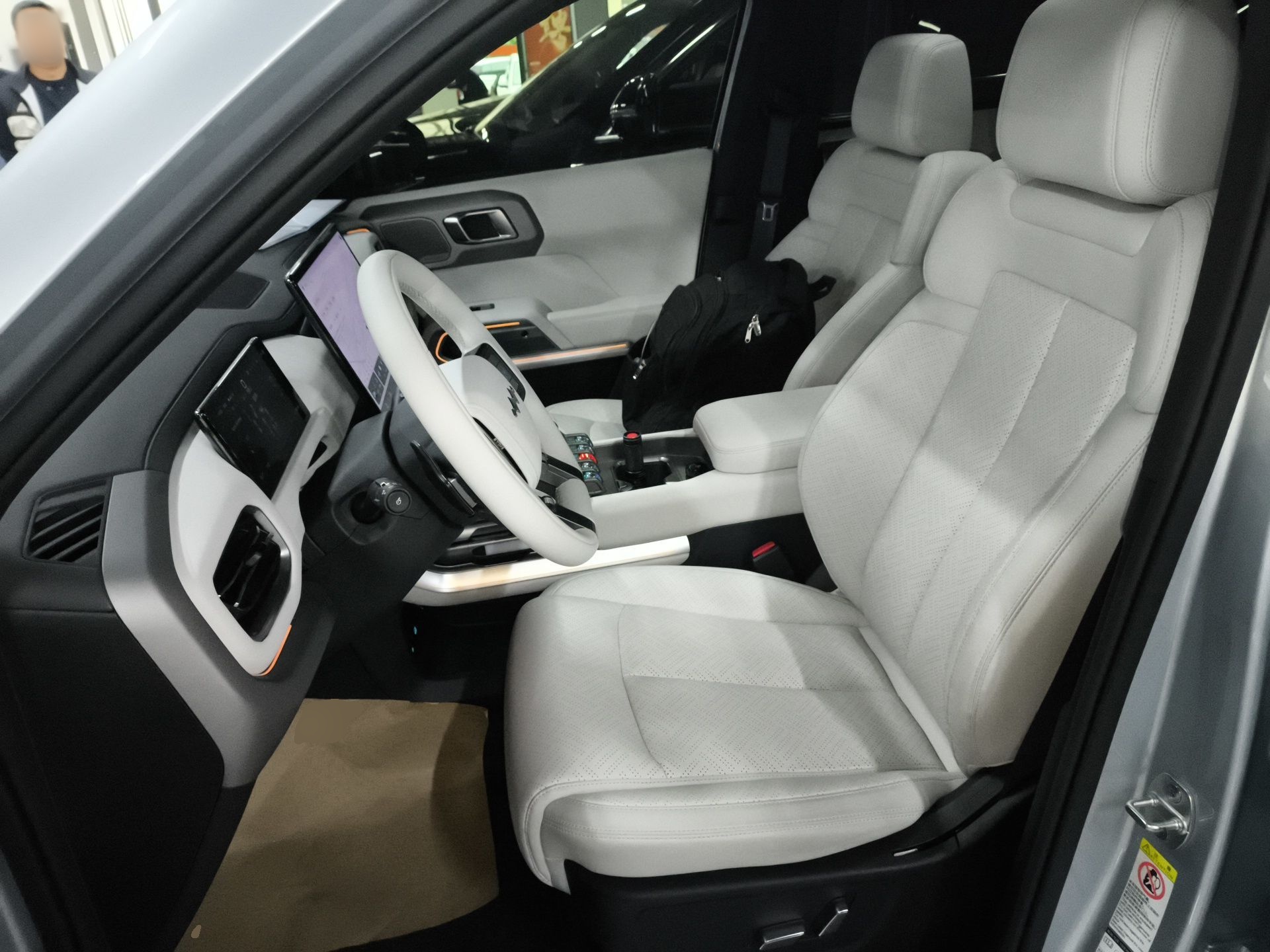 Переднее сиденье в автомобиле