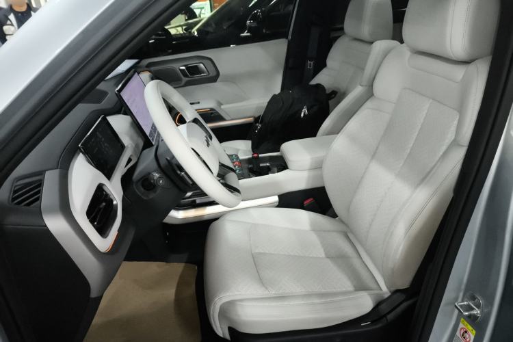 Used Formula Leopard Titanium 3 2025 501KM All-Wheel Drive Intelligent Driving Ultra Version Left Front Seat