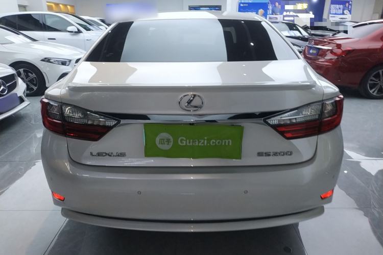 Used Lexus ES 2015 200 Elite Edition Rear