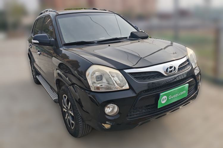 Used Hyundai Tucson 2013 2.0L Manual Two-Wheel Drive Fashion Edition Front Right 45 Deg