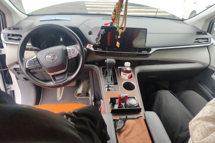 Used Toyota Sienna 2024 2.5L Hybrid Comfort Edition
