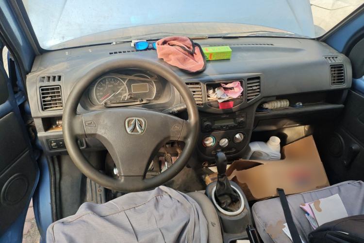 Used BAIC Weiwang 306 2011 1.3L base model 7 seats Center Console