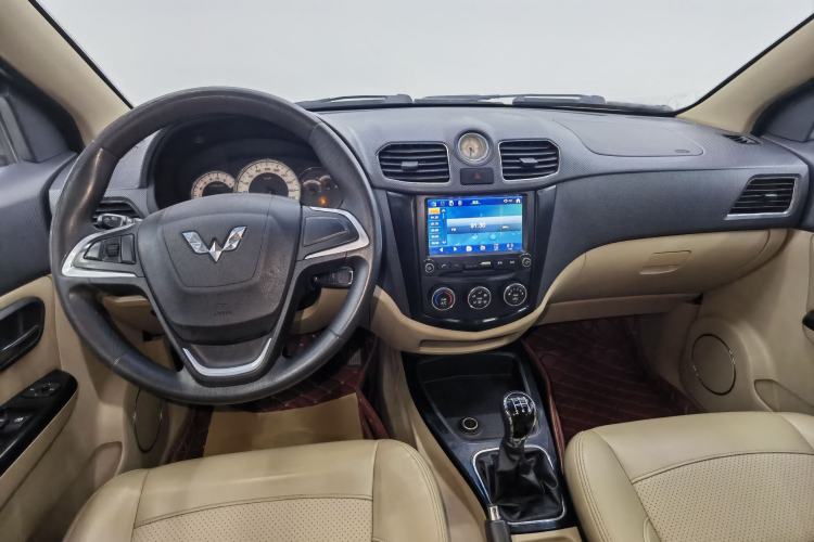 Used Wuling Hongguang 2014 1.5L S Luxury Model
