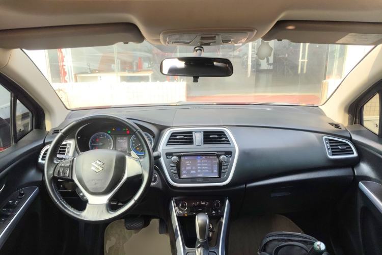 Used Suzuki S-Cross 2014 1.6L CVT Two-Wheel Drive Elite Version Center Console