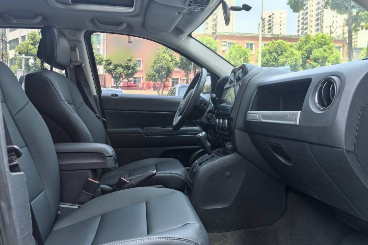 Used Jeep Compass 2014 2.0L two-wheel drive sport version