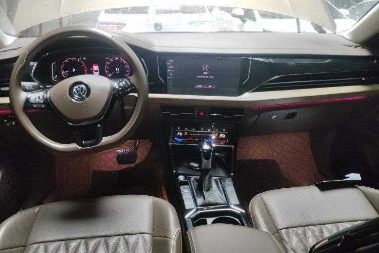 Used Volkswagen Passat 2020 330TSI Luxury Edition China VI
