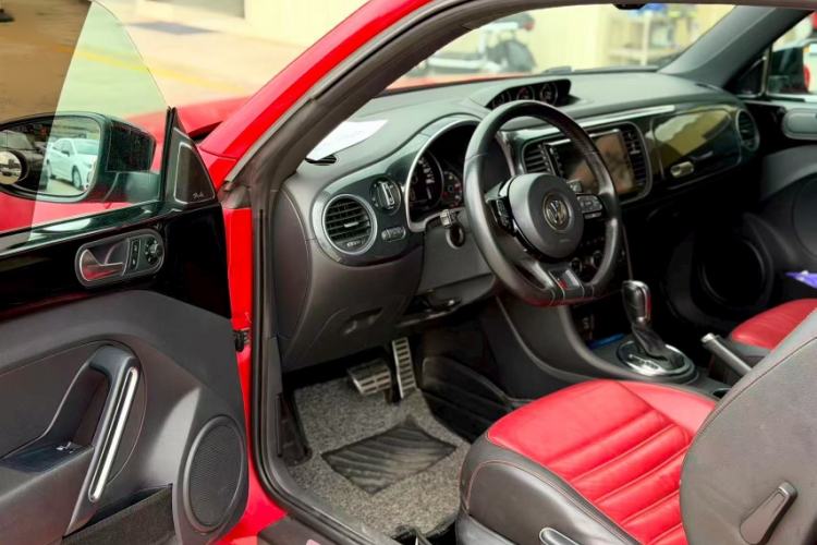 Used Volkswagen Beetle 2013 1.4TSI Luxury Model Interior 1