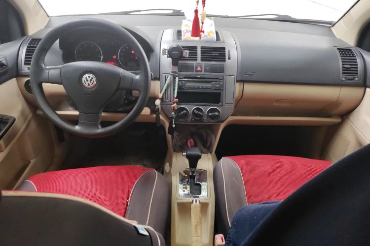 Used Volkswagen Polo 2009 Jingqu 1.6L Automatic Elegant Edition Center Console