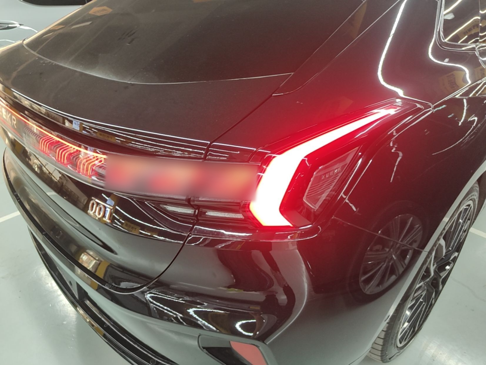 Zeekr 001 2025 YOU Edition 100 kWh All-Wheel Drive — снимка 9