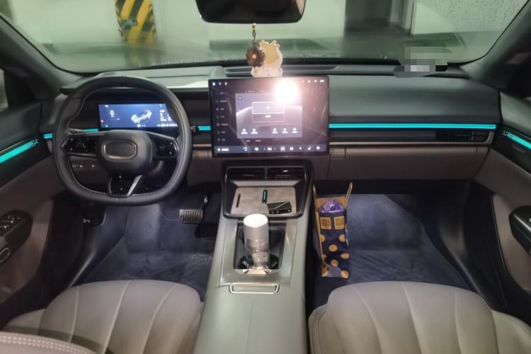 Used Lynk & Co 07 2024 EM-P 126 Long-Range Halo Center Console