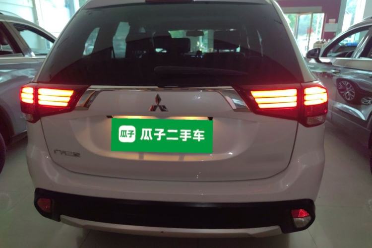 Used Mitsubishi Outlander 2018 2.0L Two-Wheel Drive Glory Edition 5 Seats Rear