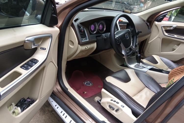 Used Volvo XC60 2011 2.0T ZhiZun Edition Driver Seat