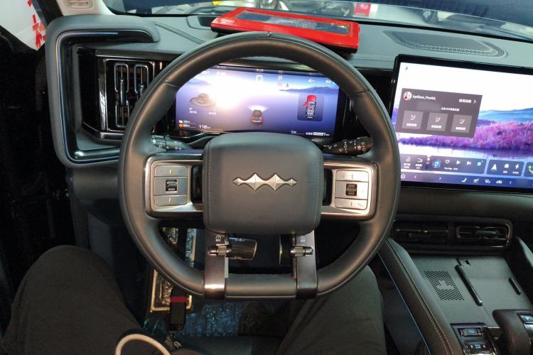 Used Formula Leopard 5 2023 Navigator Edition
