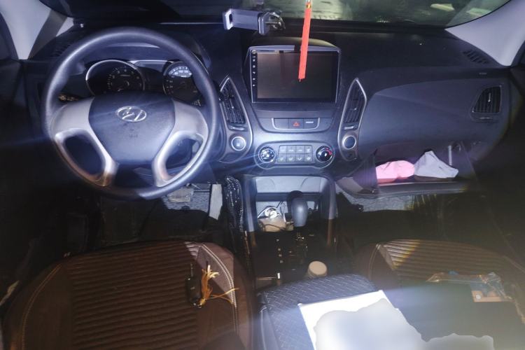 Used Hyundai ix35 2012 2.0L Automatic Two-Wheel Drive New Edition GL Center Console