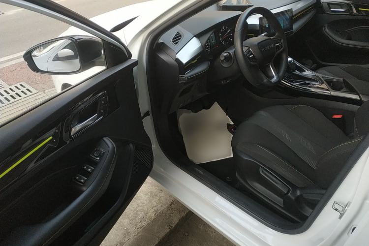 Used Roewe i5 2021 1.5L CVT Platinum Edition
