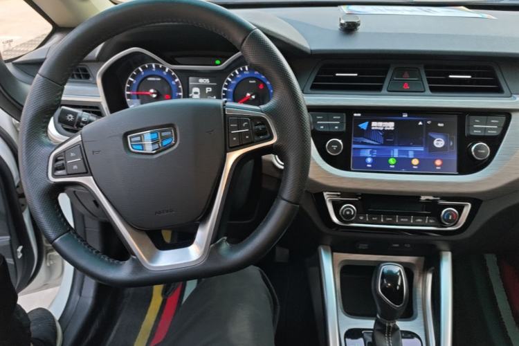 Used Geely Auto Vision X3 2017 1.5L Automatic Elite Model Center Console