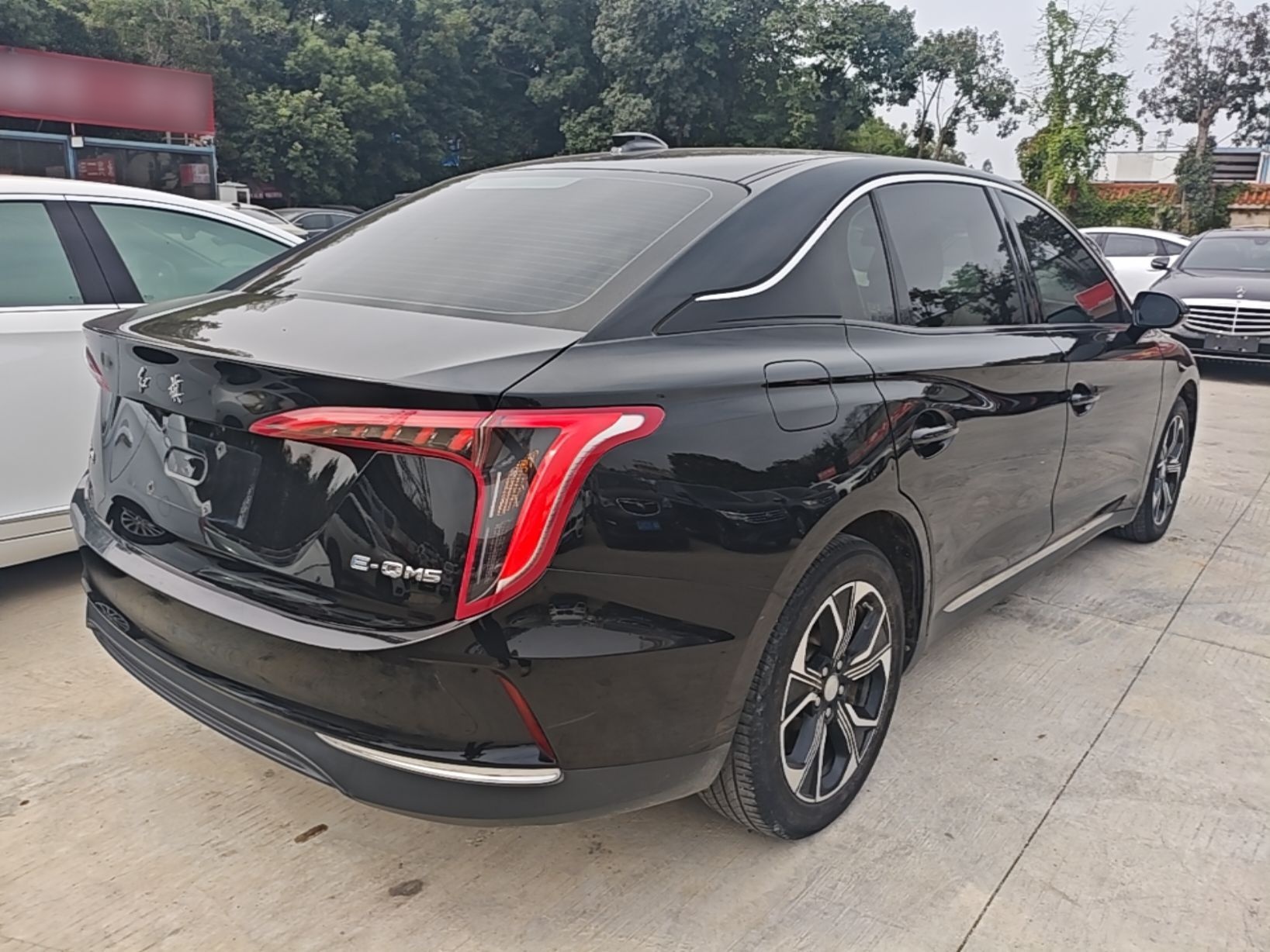 Hongqi E-QM5 2023 Revised Version Basic Travel Edition — снимка 6