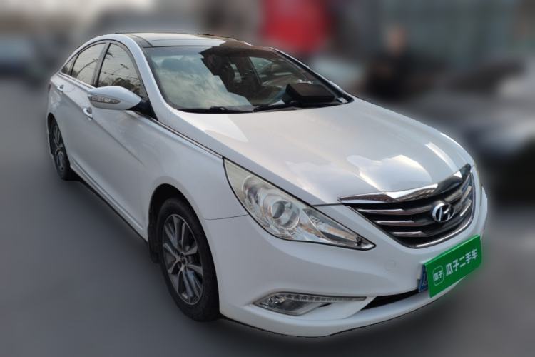 Used Hyundai Sonata 2013 2.4L Automatic Leading Edition China IV Standard Front Right 45 Deg