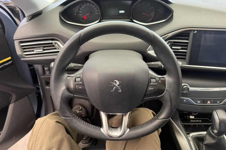 Used Peugeot 308S 2015 1.6T Automatic Jingchi Edition Interior 10