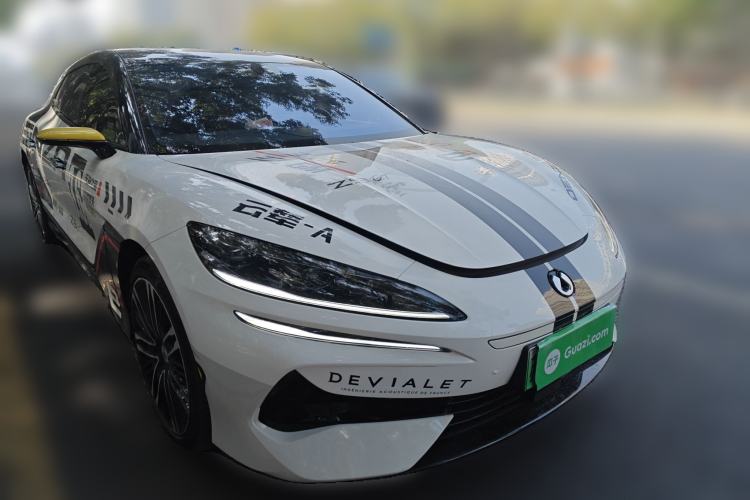 Used Denza Z9GT 2024 1100 4x4 Ultra First Edition Front Right 45 Deg