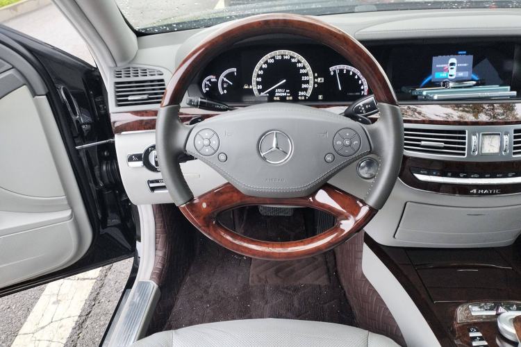 Used Mercedes-Benz S-Class 2011 S 350 L CGI 4MATIC Steering Wheel