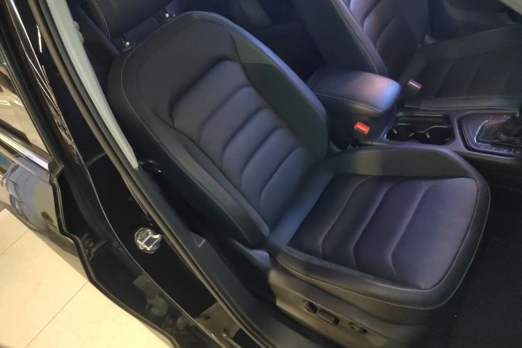 Used Volkswagen Tiguan L 2019 330TSI Automatic Two-Wheel Drive Smart Luxury Version China VI Standard Right Front Seat