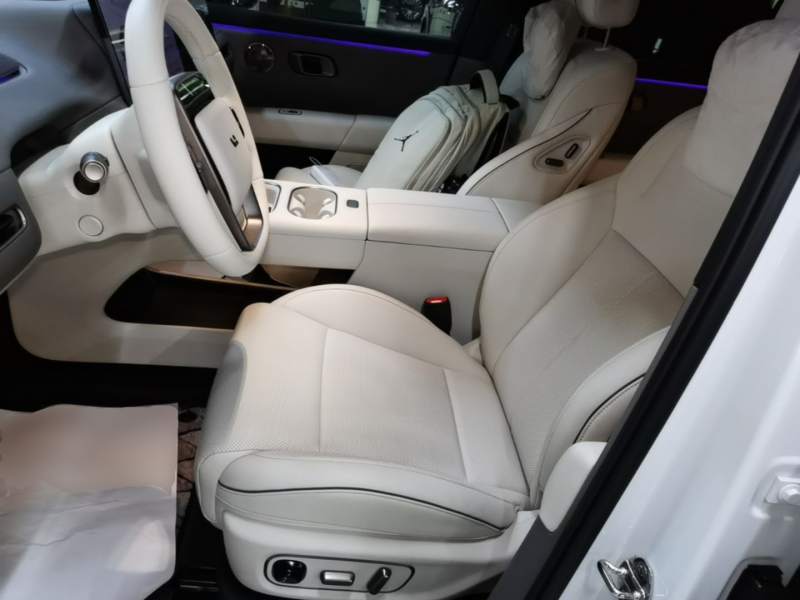 Used Li Auto i6 2025 Model Four-Wheel-Drive Standard Type — 14